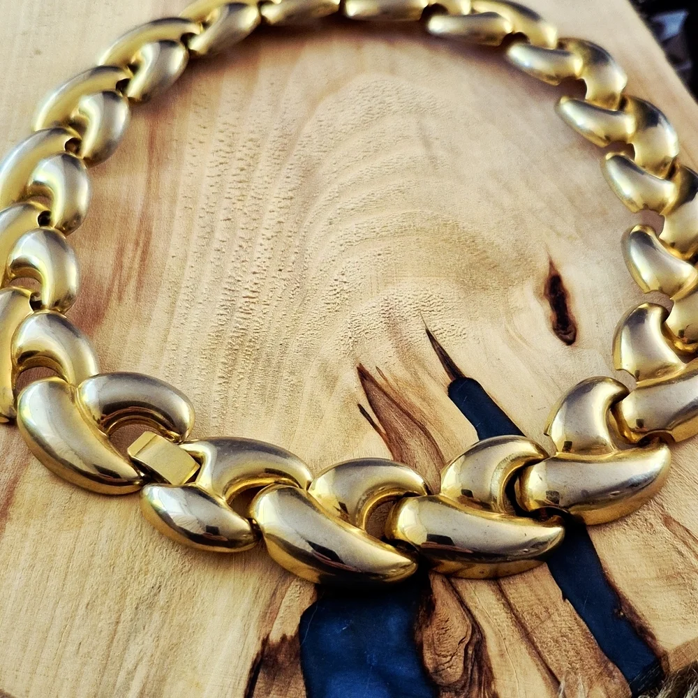 Elegant Gold Chain Necklace - Picture 2 of 6